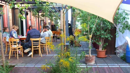 Sommerterrasse und Innenhof Pulsraum Berlin Wedding – Outdoor-Events 7